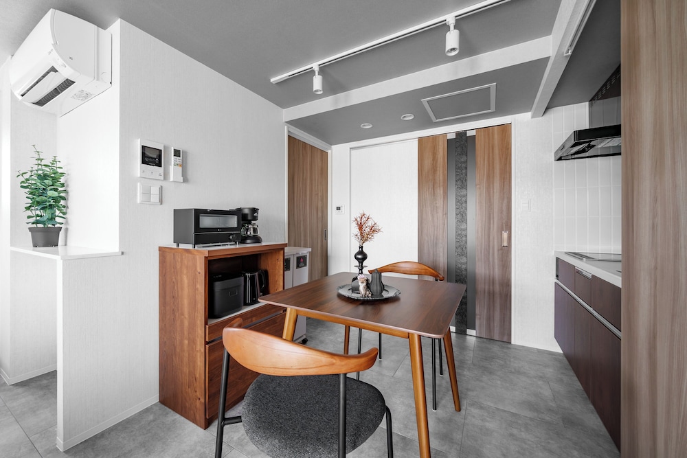 アパートメント 禁煙 (202) 客室内のダイニングエリア2 | GRAN HILLS