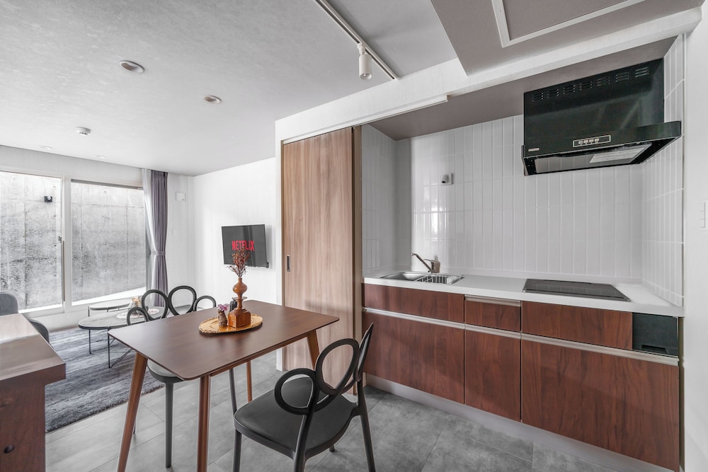 アパートメント 禁煙 (101) 客室内のダイニングエリア4 | GRAN HILLS