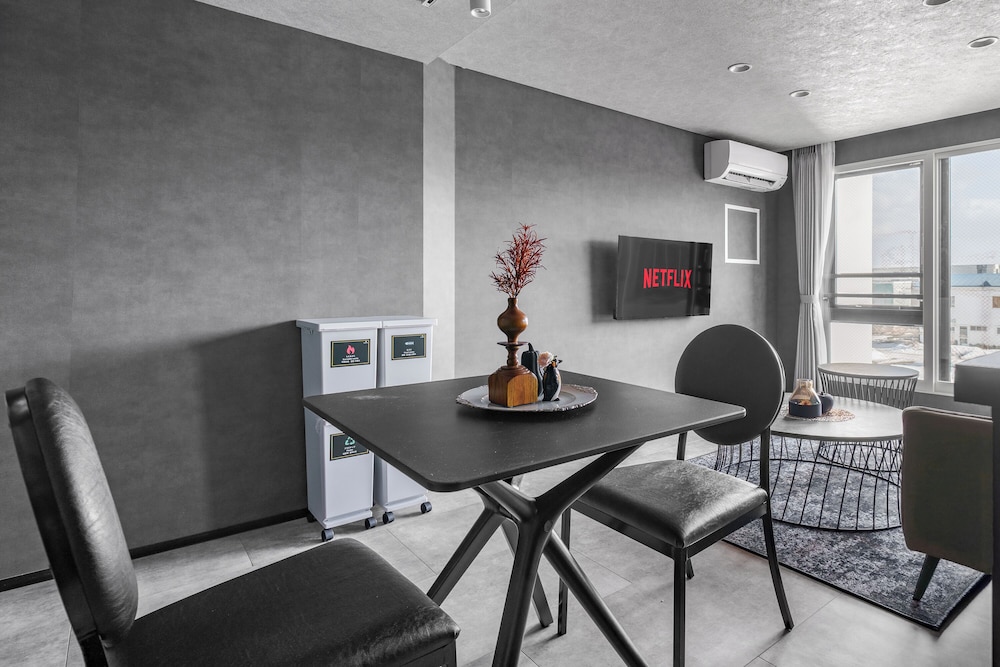 アパートメント 禁煙 (305) 客室内のダイニングエリア3 | GRAN HILLS