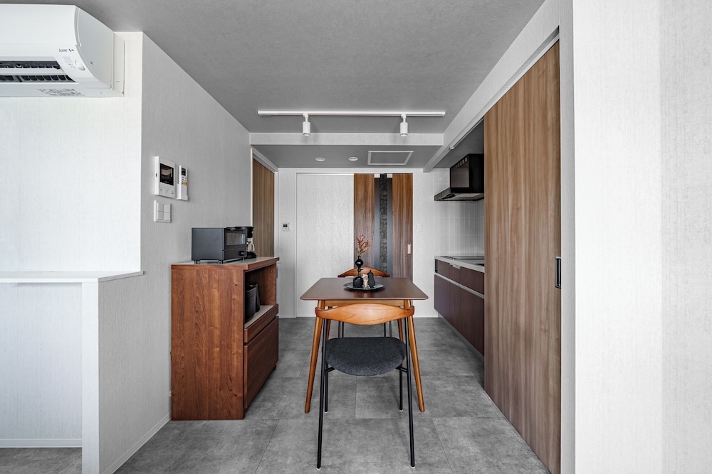 アパートメント 禁煙 (202) 客室内のダイニングエリア3 | GRAN HILLS