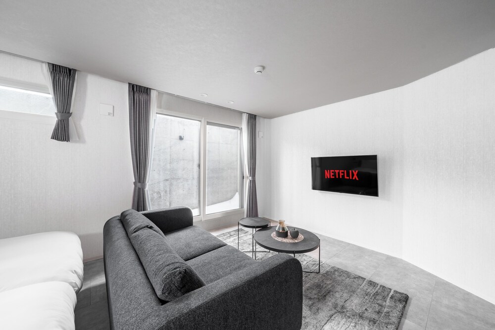 アパートメント 禁煙 (101) リビング エリア2 | GRAN HILLS