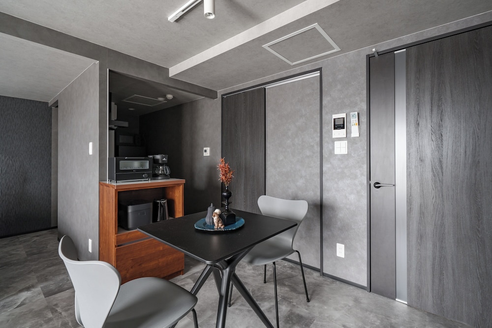 アパートメント 禁煙 (403) 客室内のダイニングエリア1 | GRAN HILLS