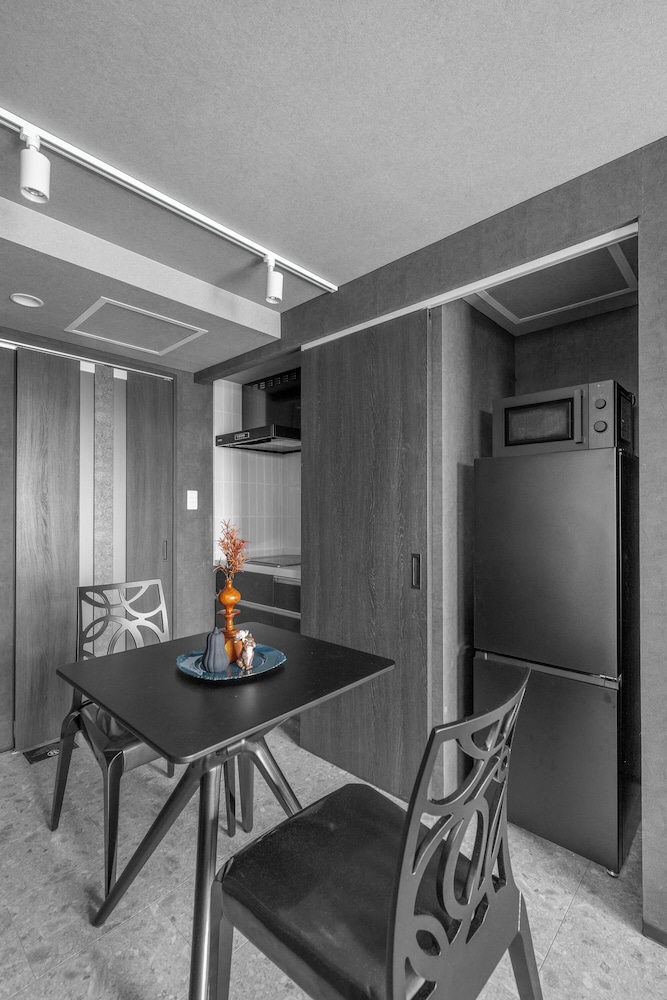 アパートメント 禁煙 (402) 客室内のダイニングエリア4 | GRAN HILLS