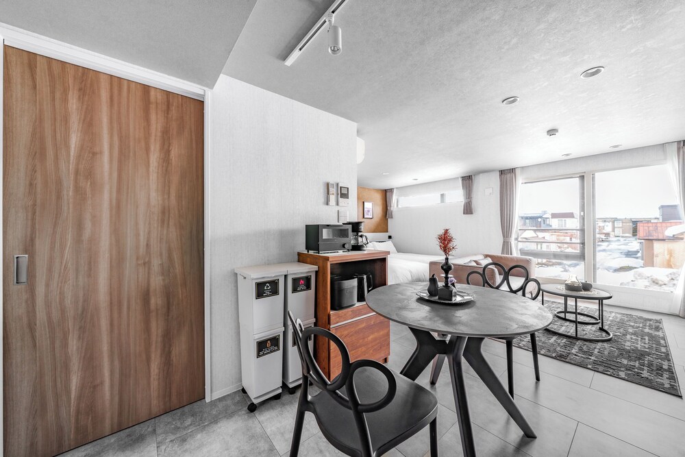 アパートメント 禁煙 (201) 客室内のダイニングエリア0 | GRAN HILLS