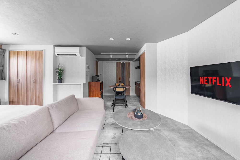 アパートメント 禁煙 (102) リビング エリア1 | GRAN HILLS