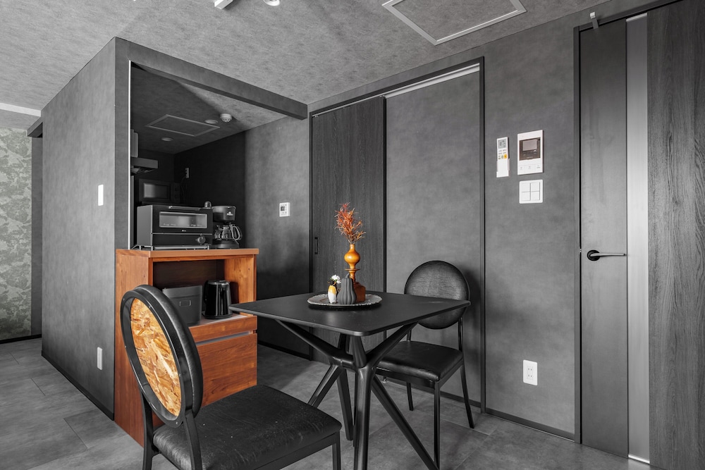 アパートメント 禁煙 (305) 客室内のダイニングエリア1 | GRAN HILLS