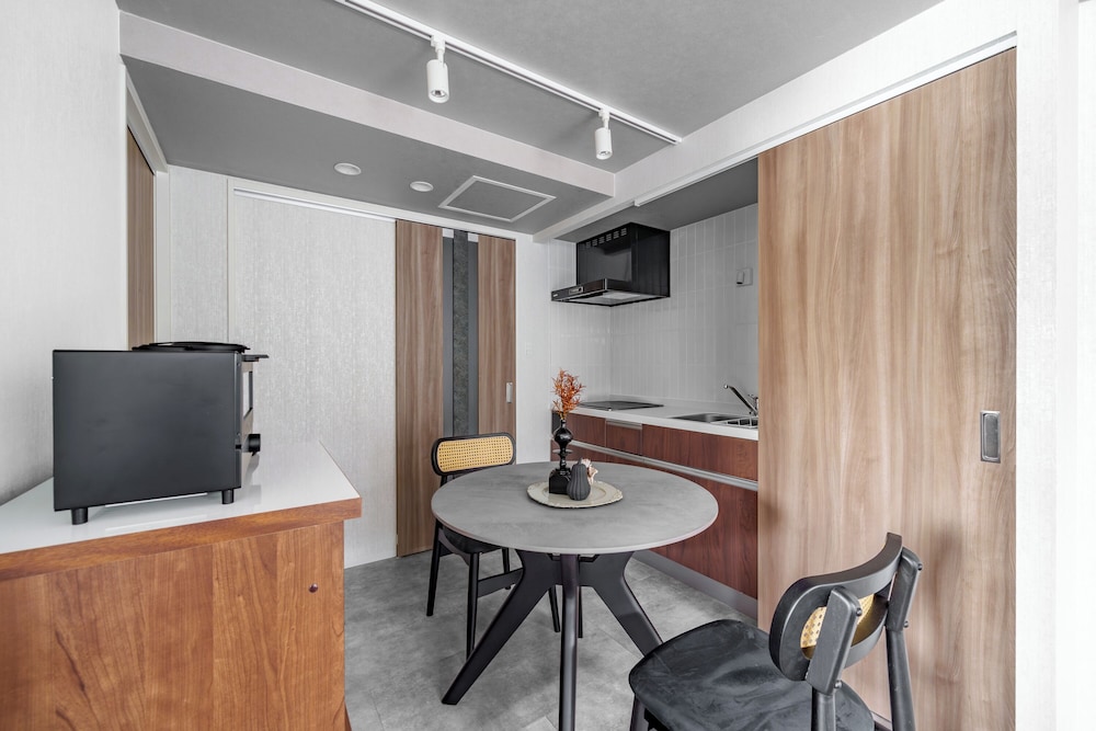 アパートメント 禁煙 (102) 客室内のダイニングエリア3 | GRAN HILLS