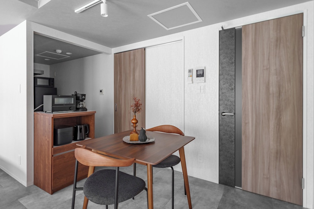 アパートメント 禁煙 (105) 客室内のダイニングエリア2 | GRAN HILLS