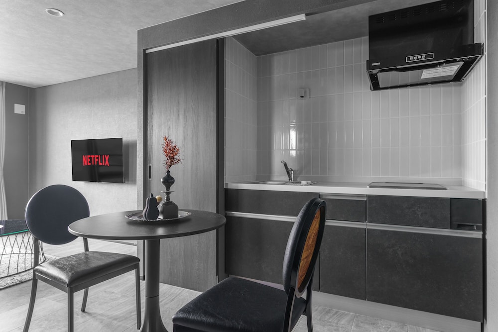 アパートメント 禁煙 (301) 客室内のダイニングエリア1 | GRAN HILLS