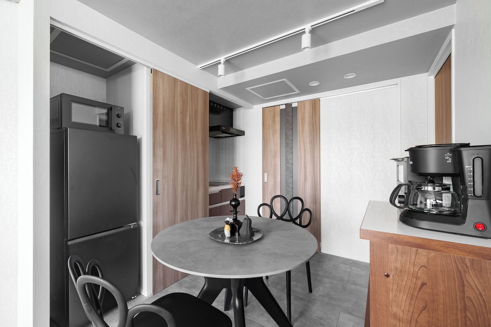 アパートメント 禁煙 (201) 客室内のダイニングエリア2 | GRAN HILLS