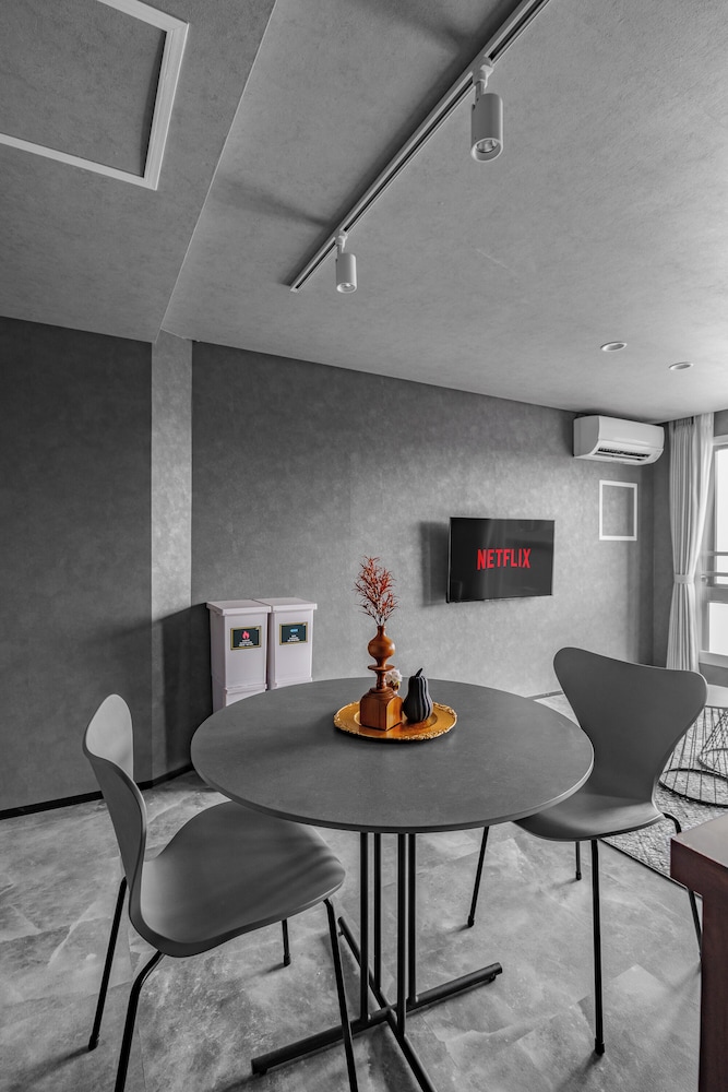 アパートメント 禁煙 (303) 客室内のダイニングエリア1 | GRAN HILLS