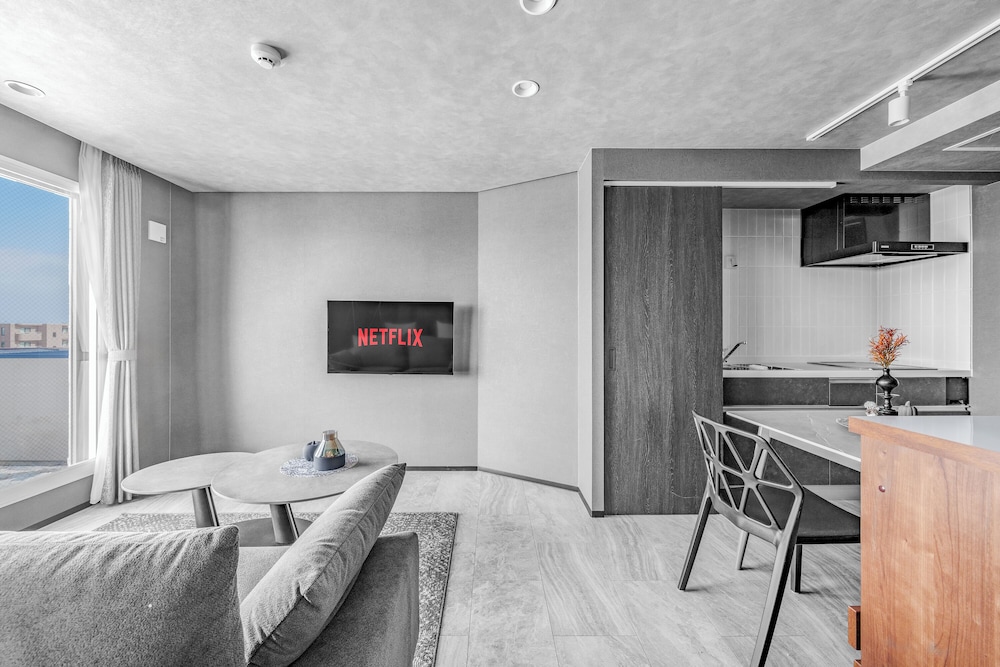 アパートメント 禁煙 (401) リビング エリア5 | GRAN HILLS