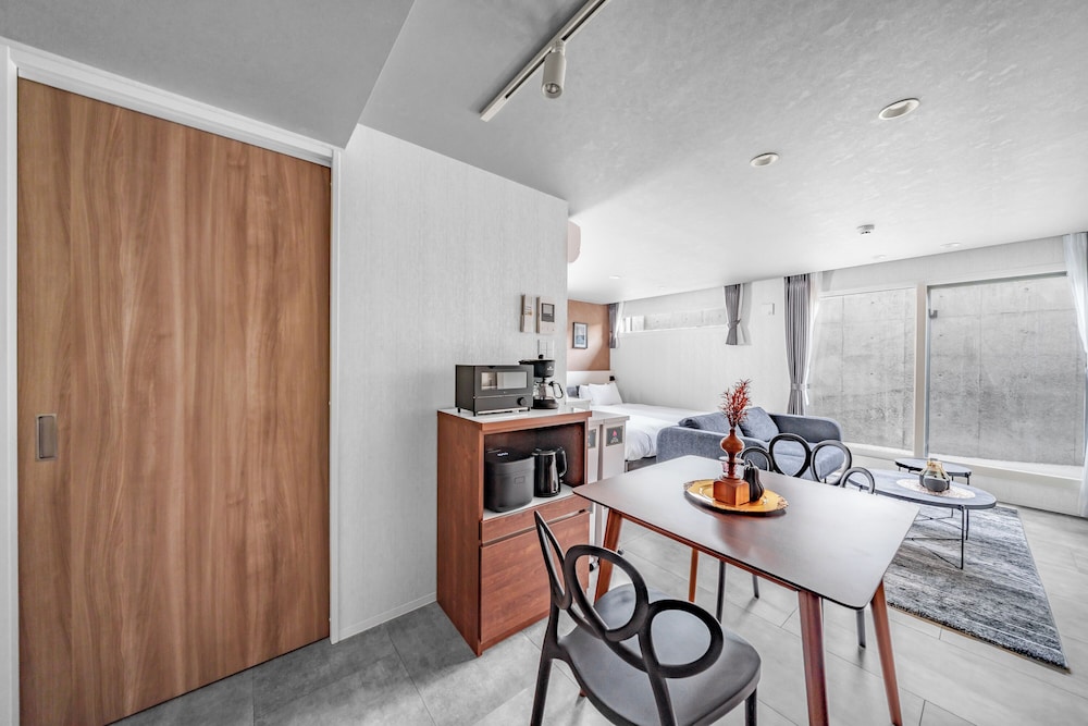 アパートメント 禁煙 (101) 客室内のダイニングエリア1 | GRAN HILLS