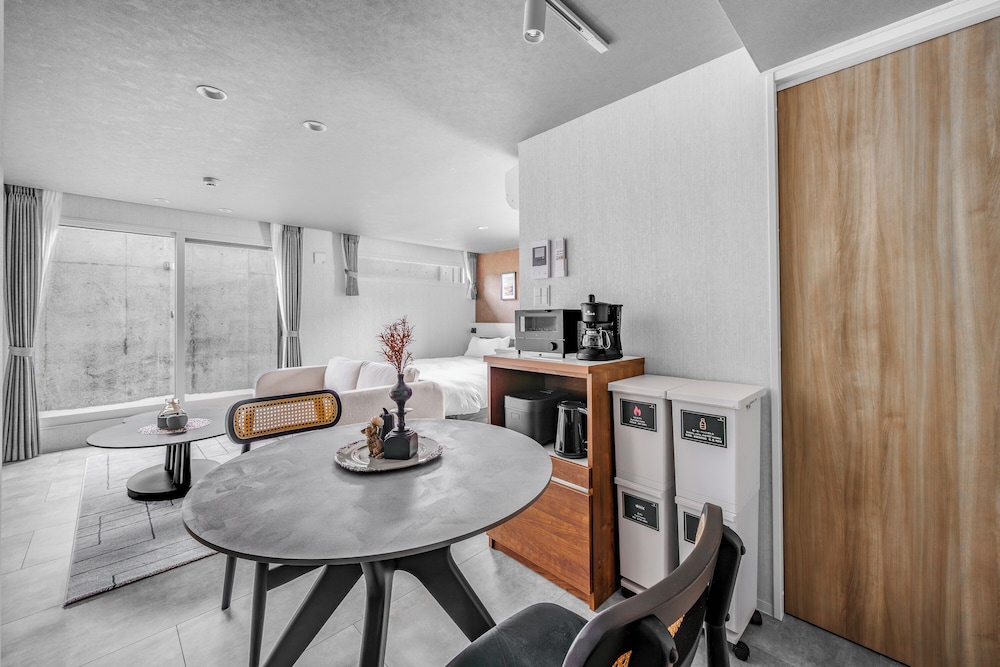 アパートメント 禁煙 (102) 客室内のダイニングエリア2 | GRAN HILLS