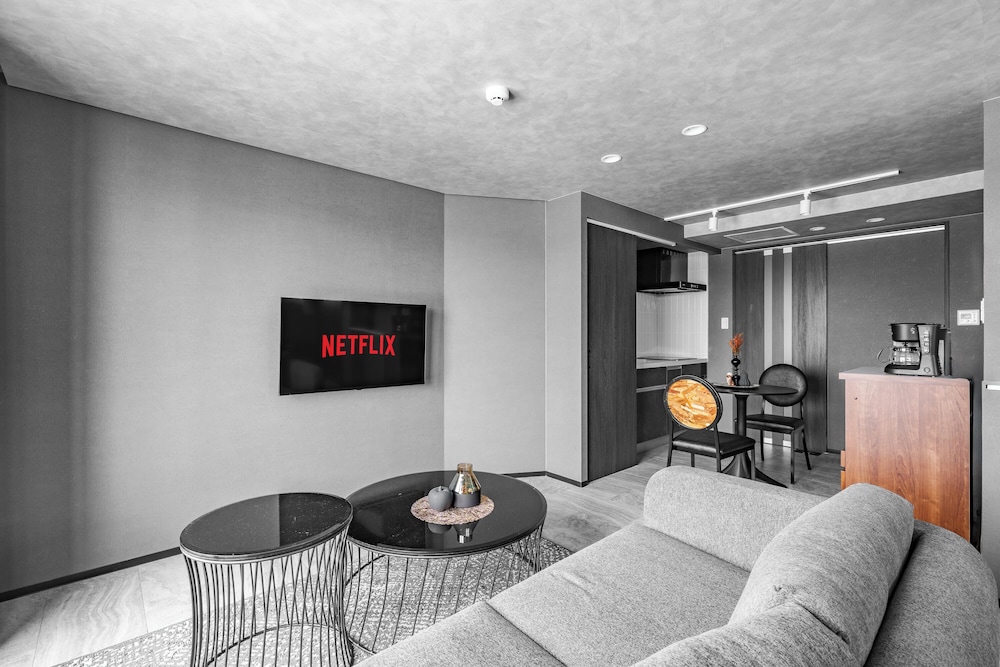 アパートメント 禁煙 (301) リビング エリア2 | GRAN HILLS