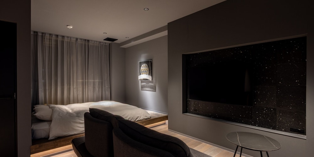 クラシック 4 人部屋 リビング エリア0 | 足羽川リトアート asunowa