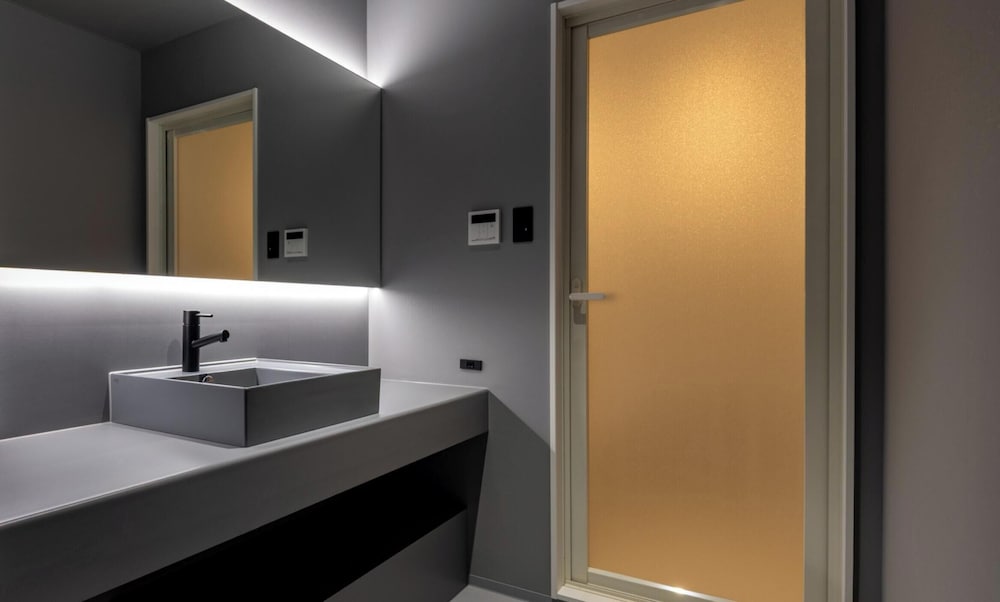 デラックス 4 人部屋 バスルーム0 | 足羽川リトアート asunowa