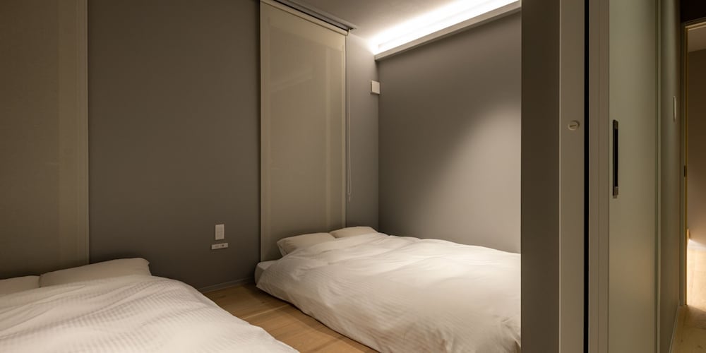 クラシック 4 人部屋 客室1 | 足羽川リトアート asunowa