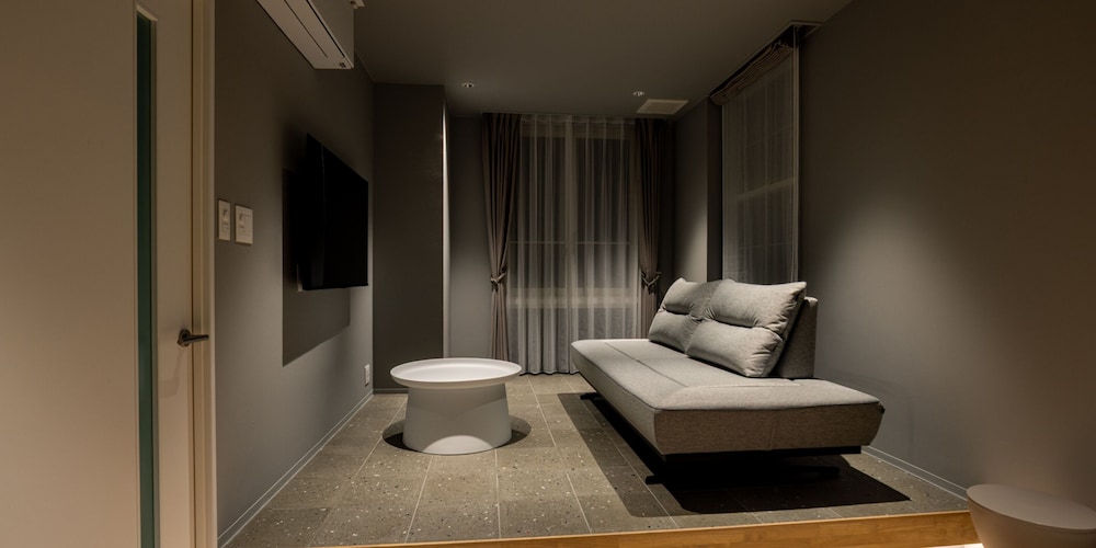 クラシック 4 人部屋 | 足羽川リトアート asunowa