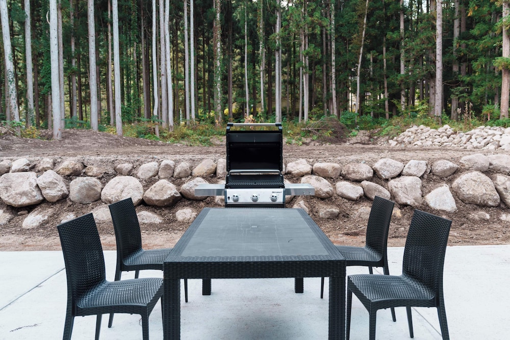 屋外ダイニングエリア1 | Moon Bear House Hakuba 屋外ダイニングエリア1 | Moon Bear House Hakuba