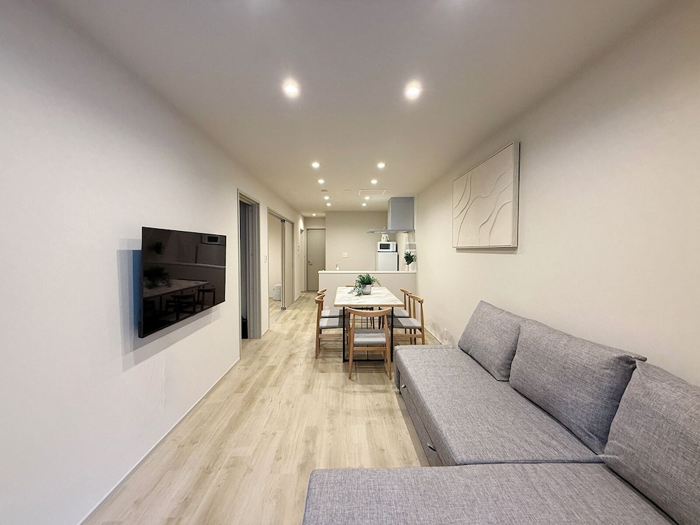 スーペリア アパートメント リビング エリア0 | THE SAKAI SUITE