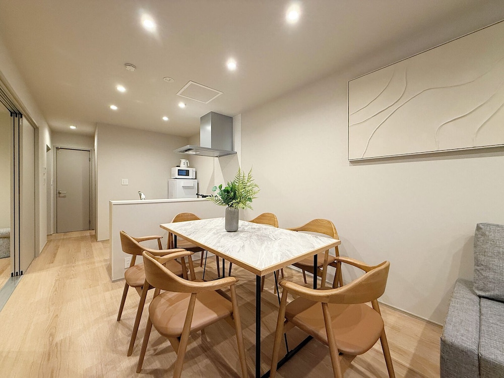 ファミリー アパートメント リビング エリア1 | THE SAKAI SUITE