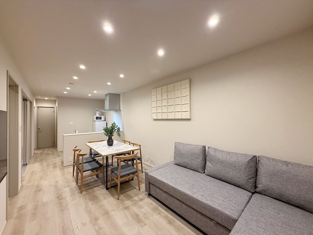 エクスクルーシブ アパートメント リビング エリア2 | THE SAKAI SUITE