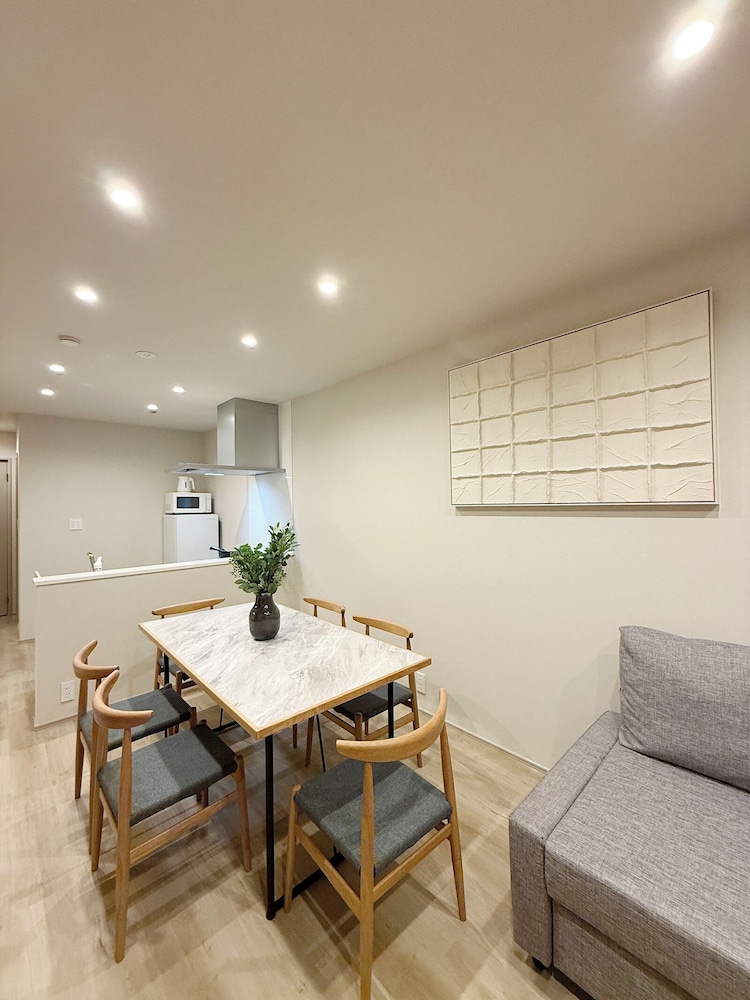 エクスクルーシブ アパートメント リビング エリア1 | THE SAKAI SUITE