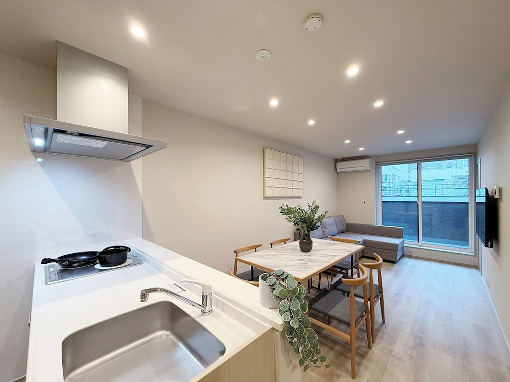 エクスクルーシブ アパートメント 専用キッチン1 | THE SAKAI SUITE