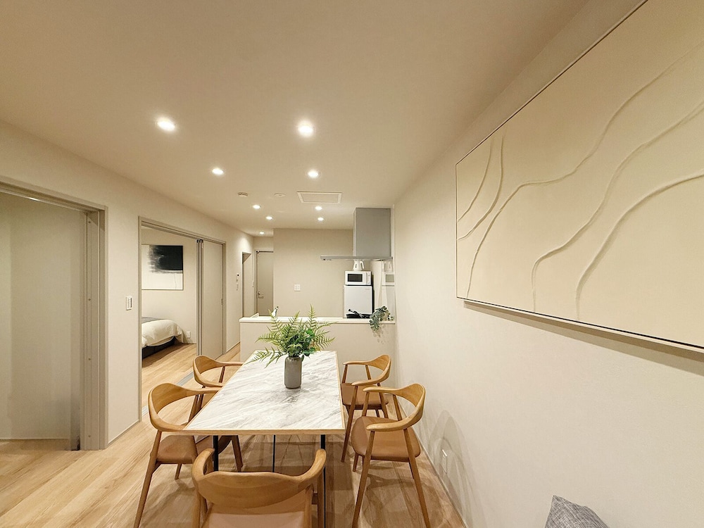 ファミリー アパートメント リビング エリア0 | THE SAKAI SUITE