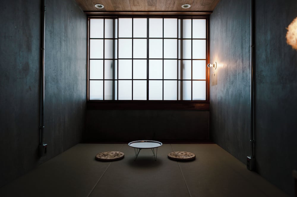 ツインルーム　共用バスルーム | UNTEN INN