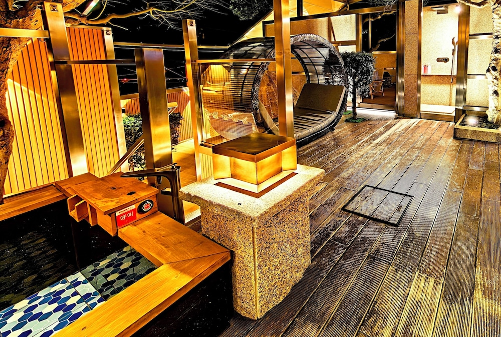 エリート テント クイーンベッド 1 台 部屋からの景観0 | 鶴吉川温泉ホテル