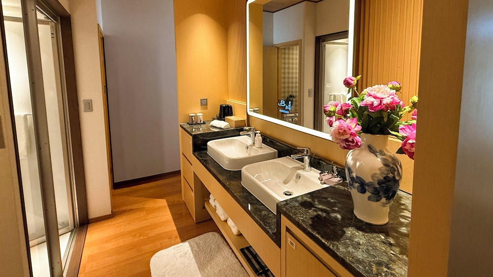 スタンダード ダブルルーム バルコニー ベイビュー バスルーム1 | 鶴吉川温泉ホテル