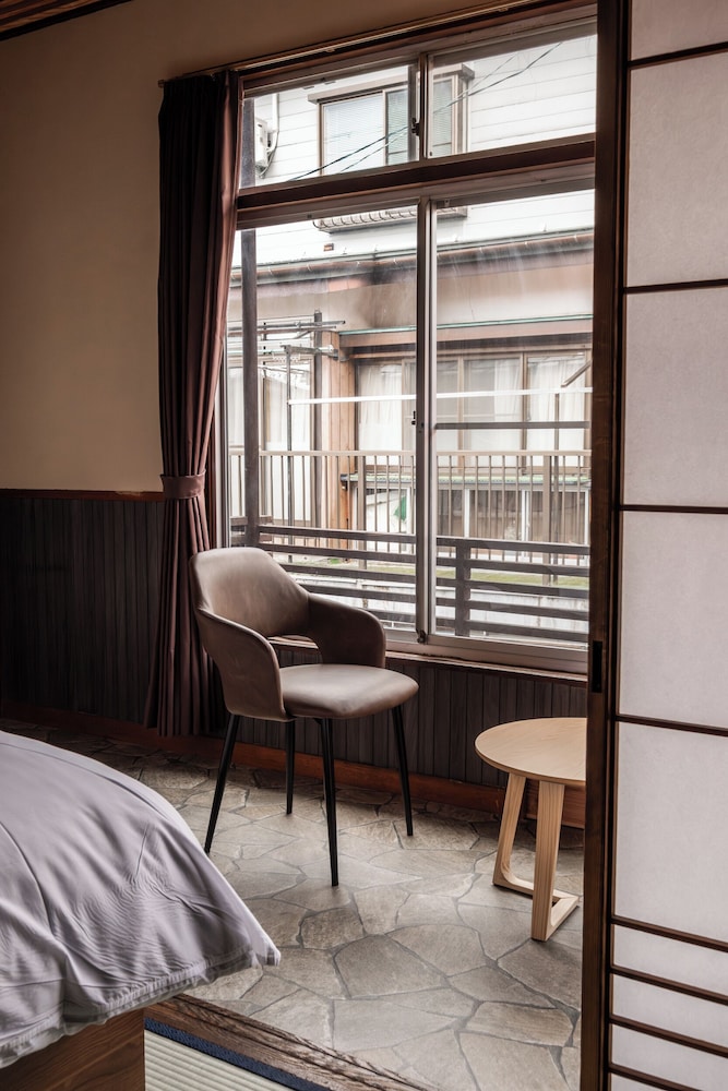 スーペリア ダブルまたはツインルーム 禁煙 マウンテンビュー 客室1 | Snow Monkey Lodge