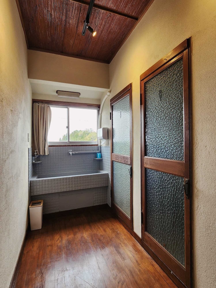 ベーシック ツインルーム 禁煙 マウンテンビュー 共用バスルーム2 | Snow Monkey Lodge