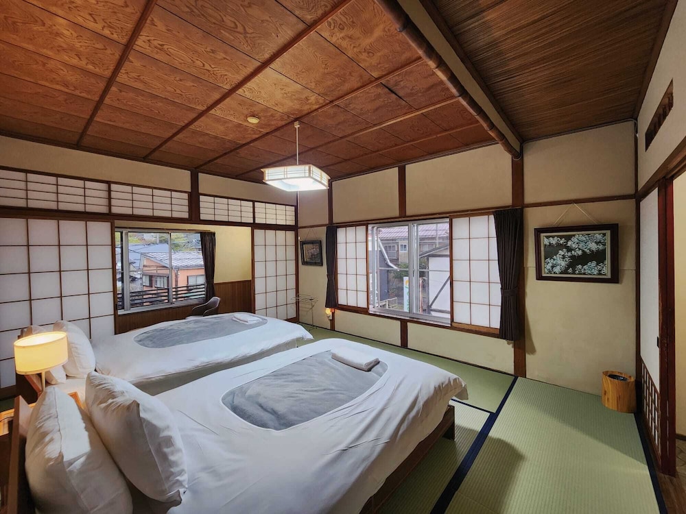スーペリア ダブルまたはツインルーム 禁煙 マウンテンビュー 客室2 | Snow Monkey Lodge