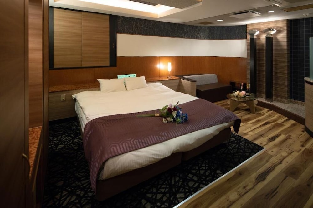 エコノミー ダブルルーム シティビュー 客室2 | ホテル ブルジュア -レジャーホテル- 大人限定