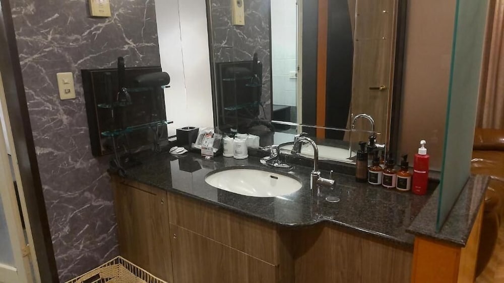 エコノミー ダブルルーム シティビュー バスルーム0 | ホテル ブルジュア -レジャーホテル- 大人限定