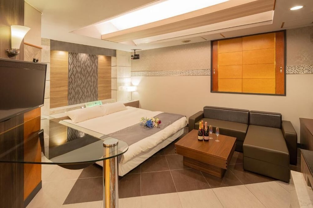 エコノミー ダブルルーム シティビュー 内装0 | ホテル ブルジュア -レジャーホテル- 大人限定