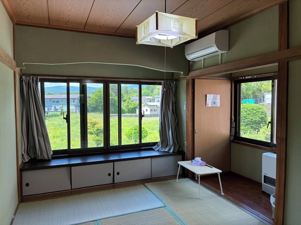 トリプルルーム マウンテンビュー 客室14 | HOTEL Mt.Fuji MoMoAung 桃庵