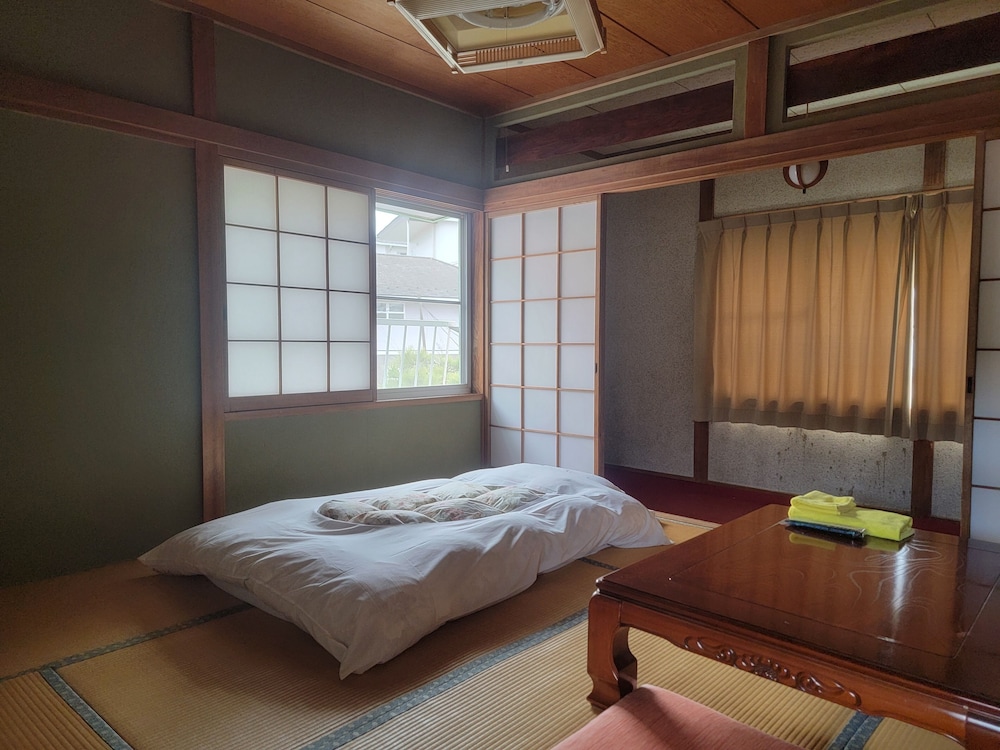 4 人部屋 マウンテンビュー 客室6 | HOTEL Mt.Fuji MoMoAung 桃庵