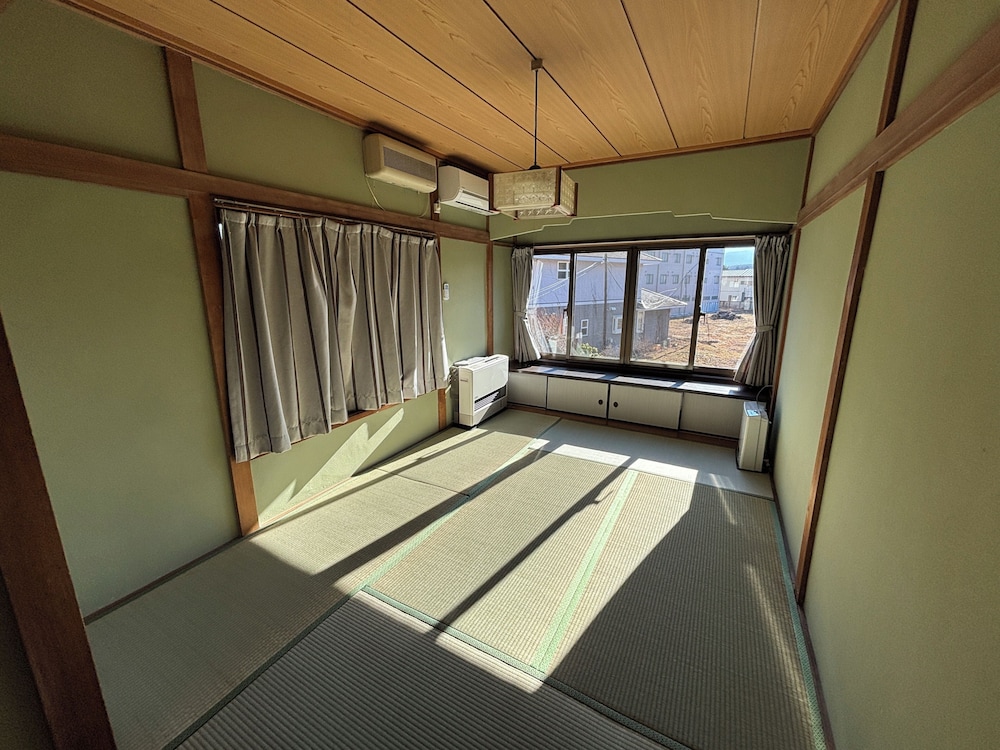 トリプルルーム マウンテンビュー 客室3 | HOTEL Mt.Fuji MoMoAung 桃庵