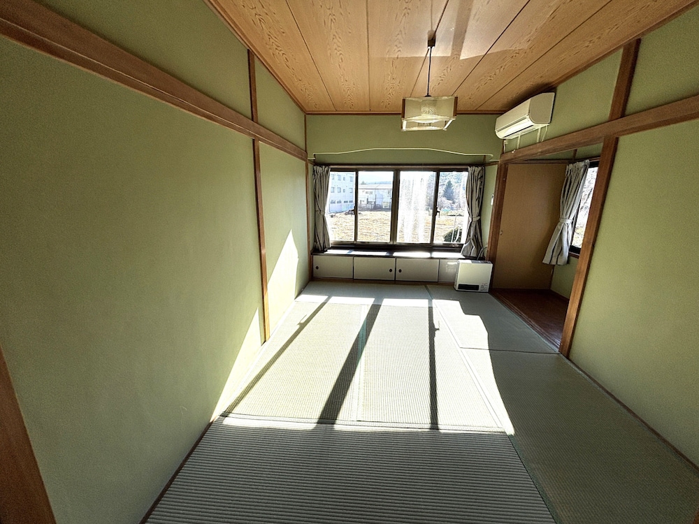 トリプルルーム マウンテンビュー 客室1 | HOTEL Mt.Fuji MoMoAung 桃庵