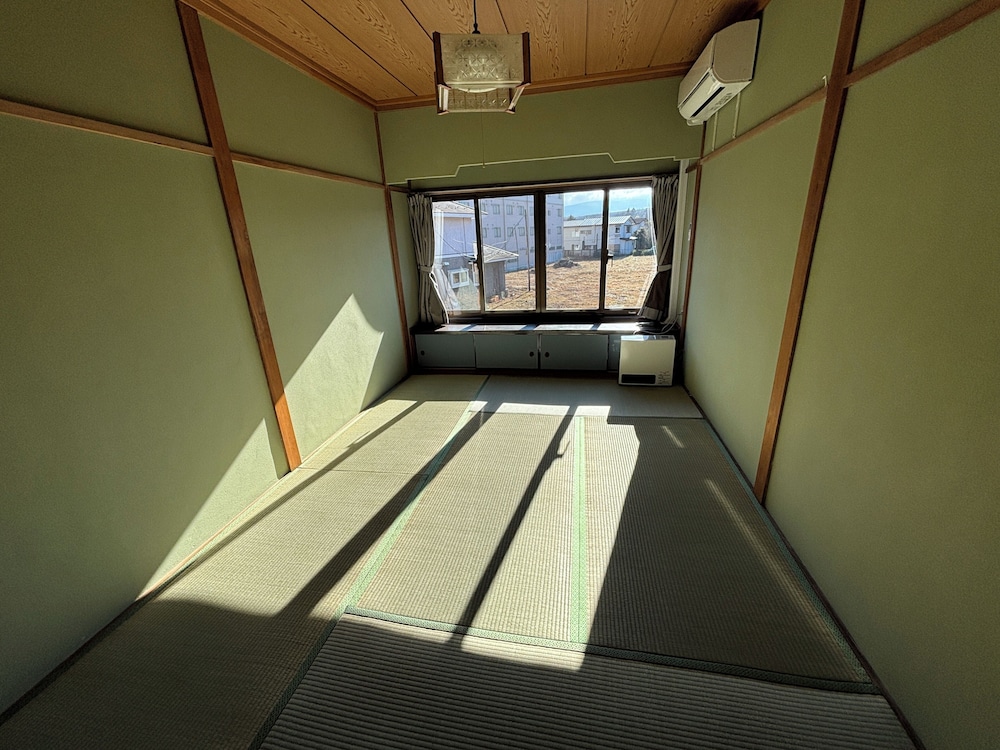 トリプルルーム マウンテンビュー 客室2 | HOTEL Mt.Fuji MoMoAung 桃庵