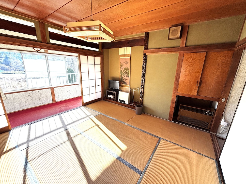 4 人部屋 マウンテンビュー 客室5 | HOTEL Mt.Fuji MoMoAung 桃庵