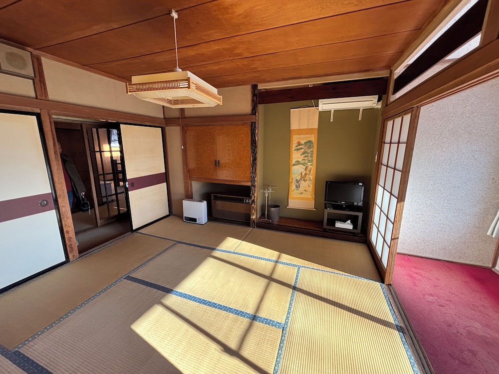 4 人部屋 マウンテンビュー 客室1 | HOTEL Mt.Fuji MoMoAung 桃庵