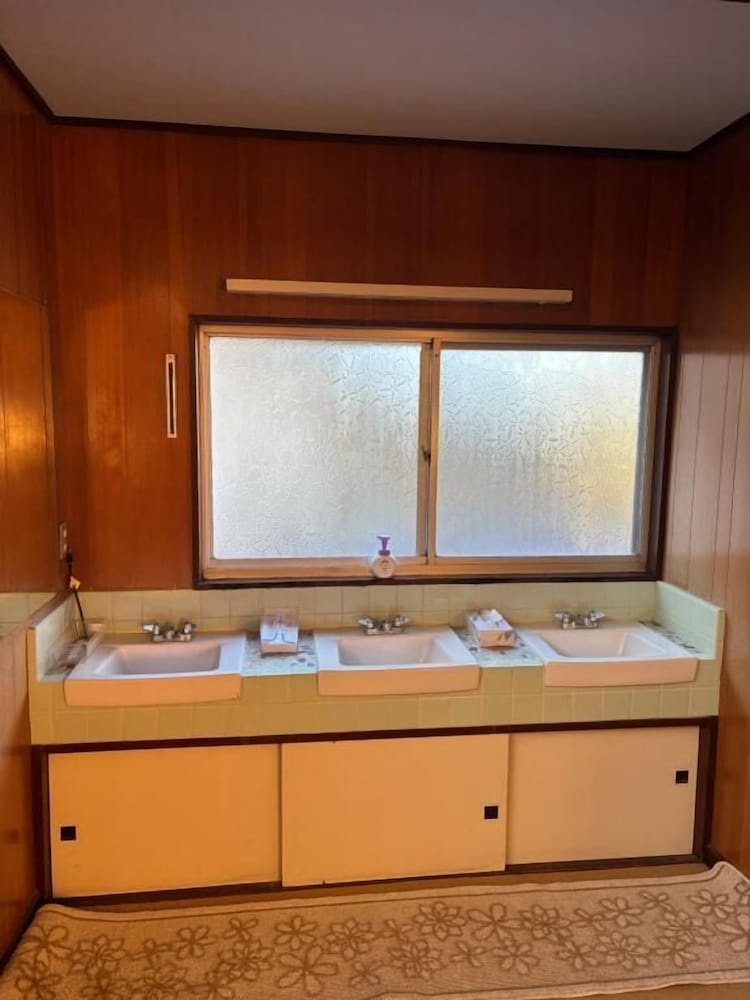 4 人部屋 マウンテンビュー バスルーム0 | HOTEL Mt.Fuji MoMoAung 桃庵