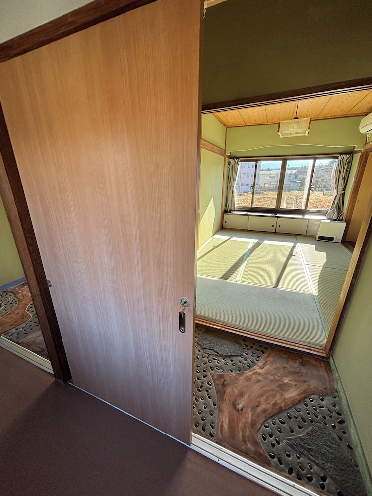 トリプルルーム マウンテンビュー 客室4 | HOTEL Mt.Fuji MoMoAung 桃庵