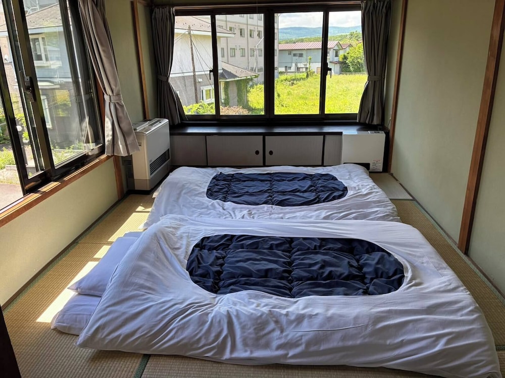 トリプルルーム マウンテンビュー 客室13 | HOTEL Mt.Fuji MoMoAung 桃庵