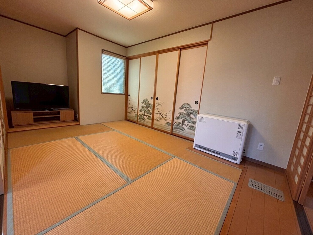 ベーシック 4 人部屋 客室2 | YORIDOKORO